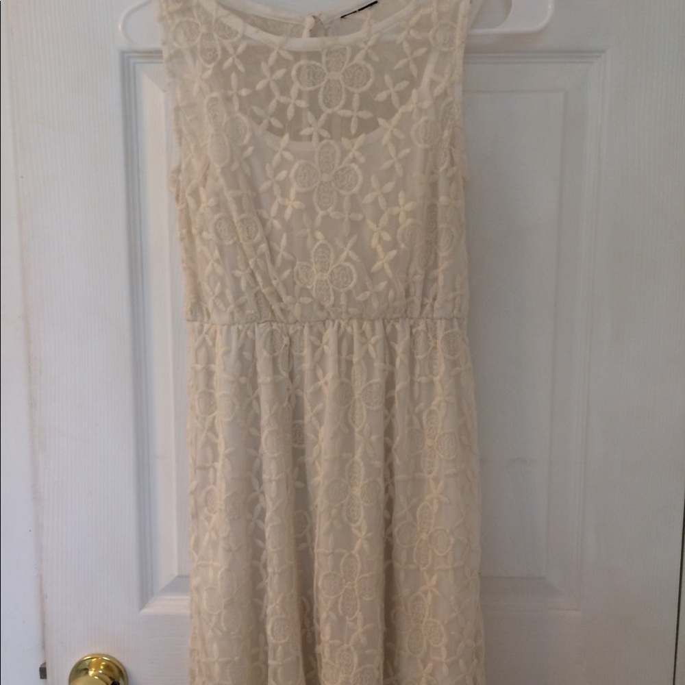 Cream lace lined cute Dress!